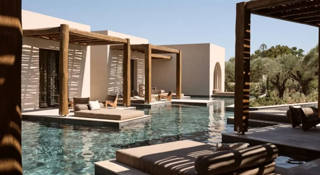 Basen w hotelu Pierros Verde Private Suites