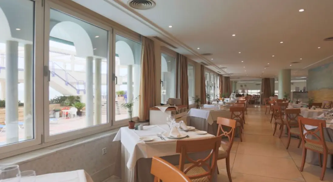 Restauracja i jedzenie w hotelu Playa Victoria