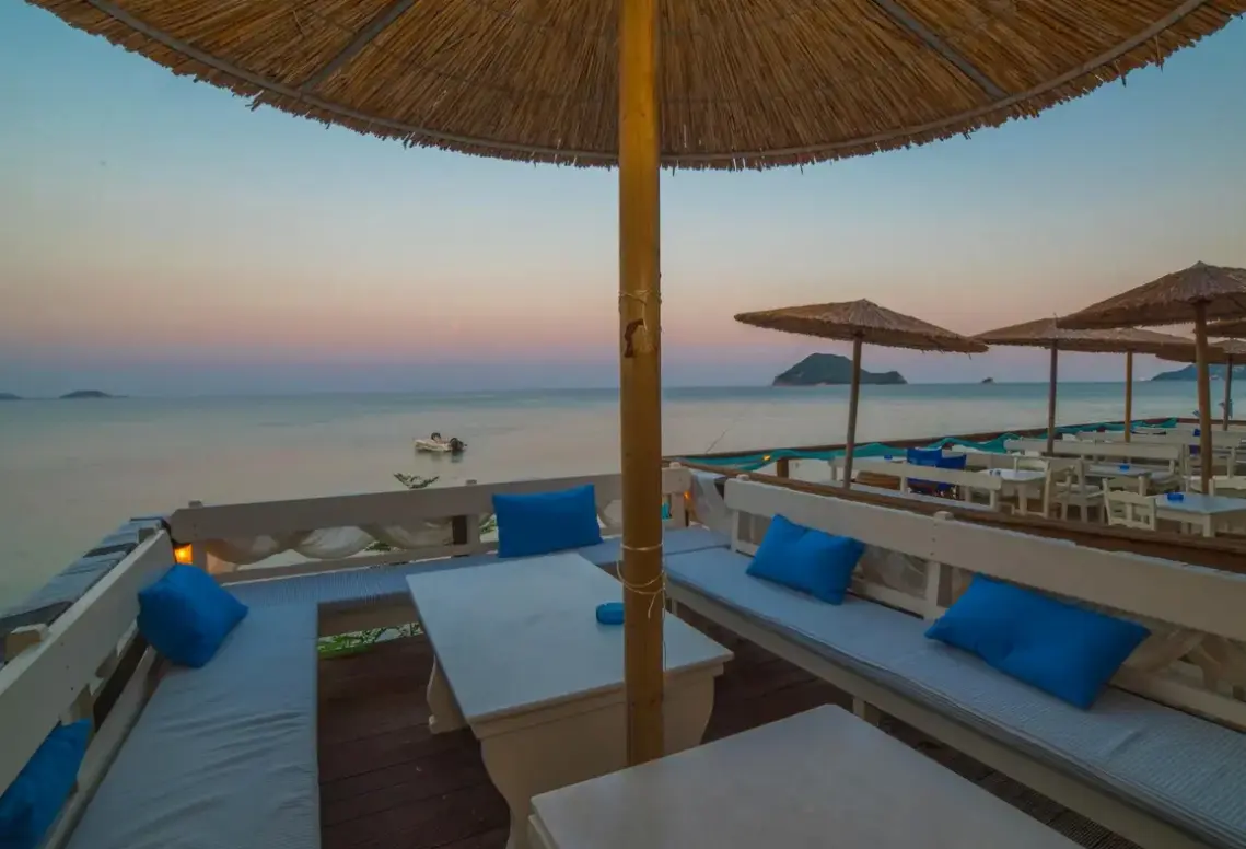 Plaża przy hotelu Porto Koukla Beach