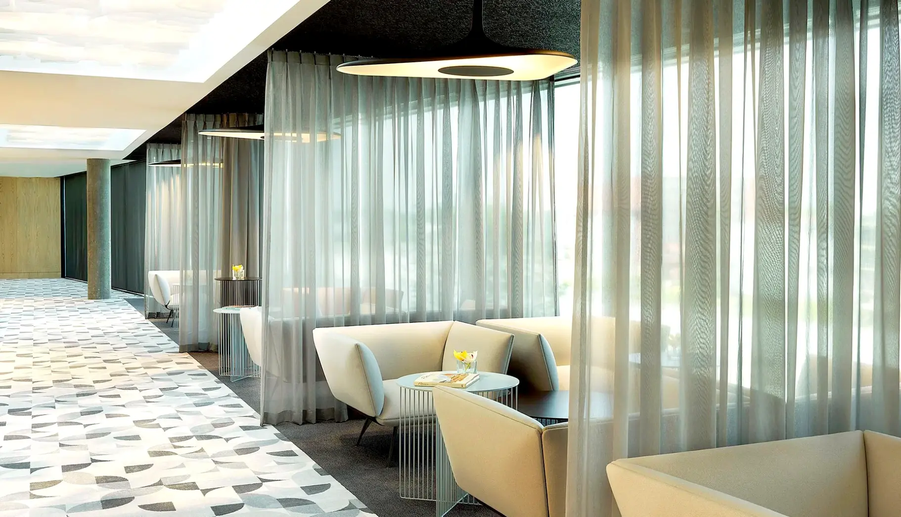 Lobby hotelu Renaissance Warsaw Airport