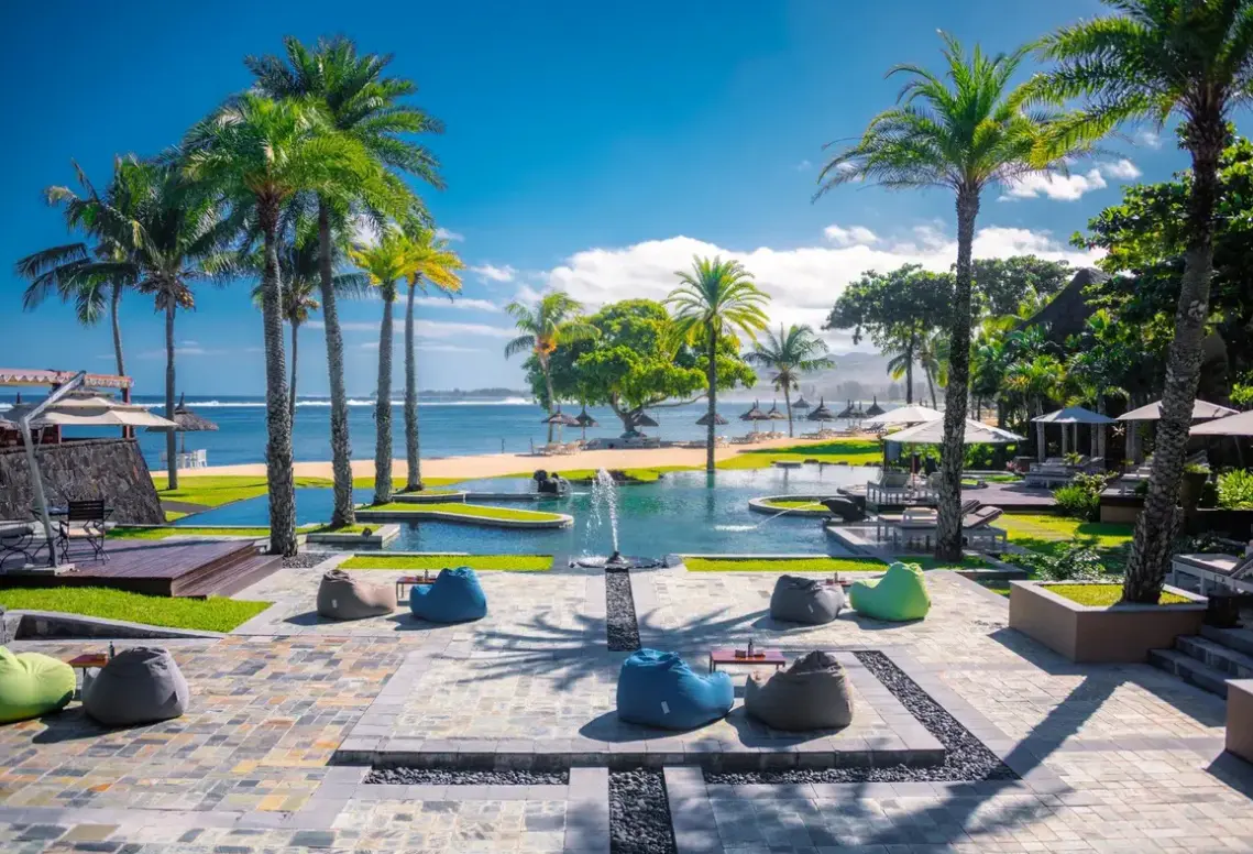 Basen w hotelu Shanti Maurice Resort & Spa