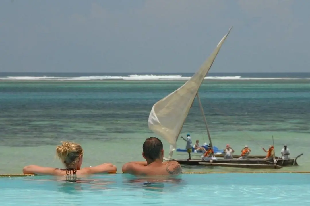 Śniegi Kilimandżaro + Traveller's Beach Hotel & Club — VOYAGER BEACH RESORT