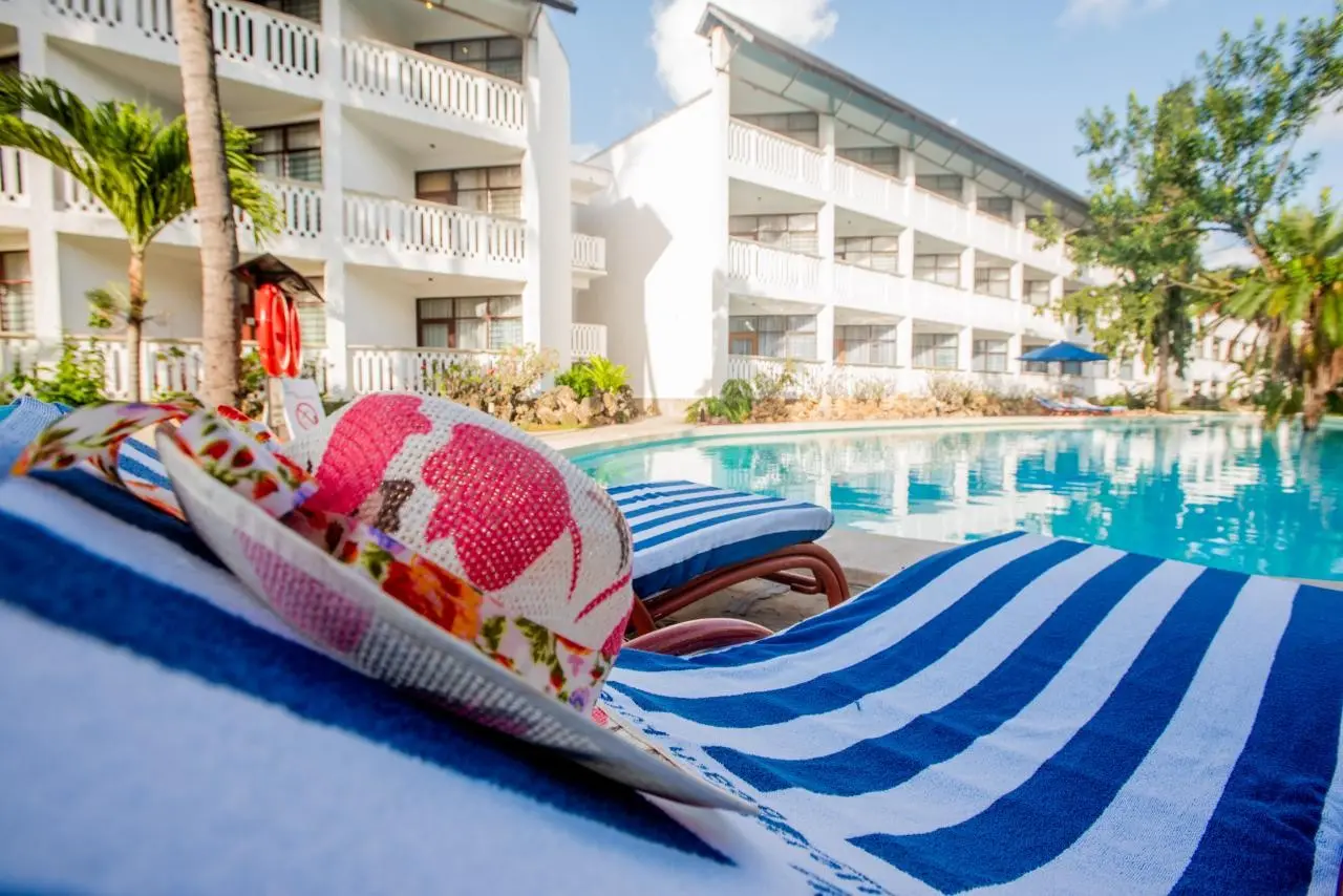 Śniegi Kilimandżaro + Traveller's Beach Hotel & Club — TRAVELLERS BEACH HOTEL & SPA