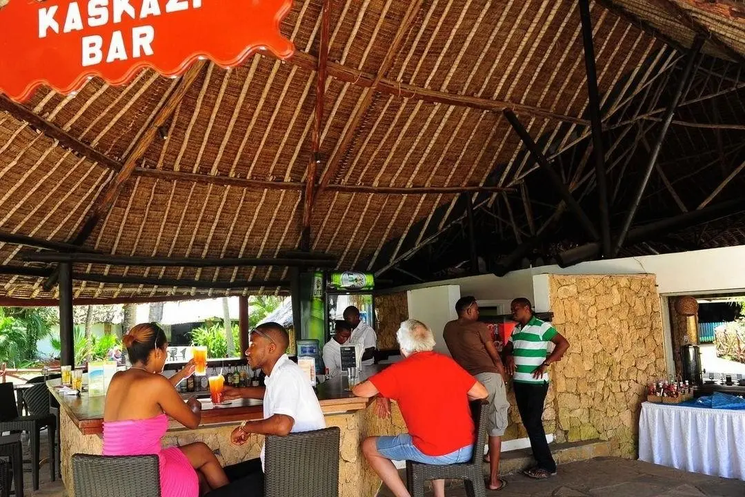 Śniegi Kilimandżaro + Traveller's Beach Hotel & Club — VOYAGER BEACH RESORT