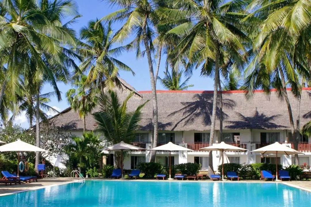 Śniegi Kilimandżaro + Traveller's Beach Hotel & Club — VOYAGER BEACH RESORT