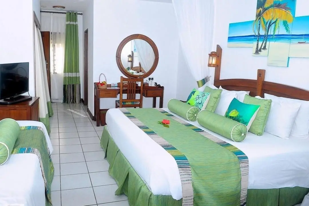 Śniegi Kilimandżaro + Traveller's Beach Hotel & Club — VOYAGER BEACH RESORT