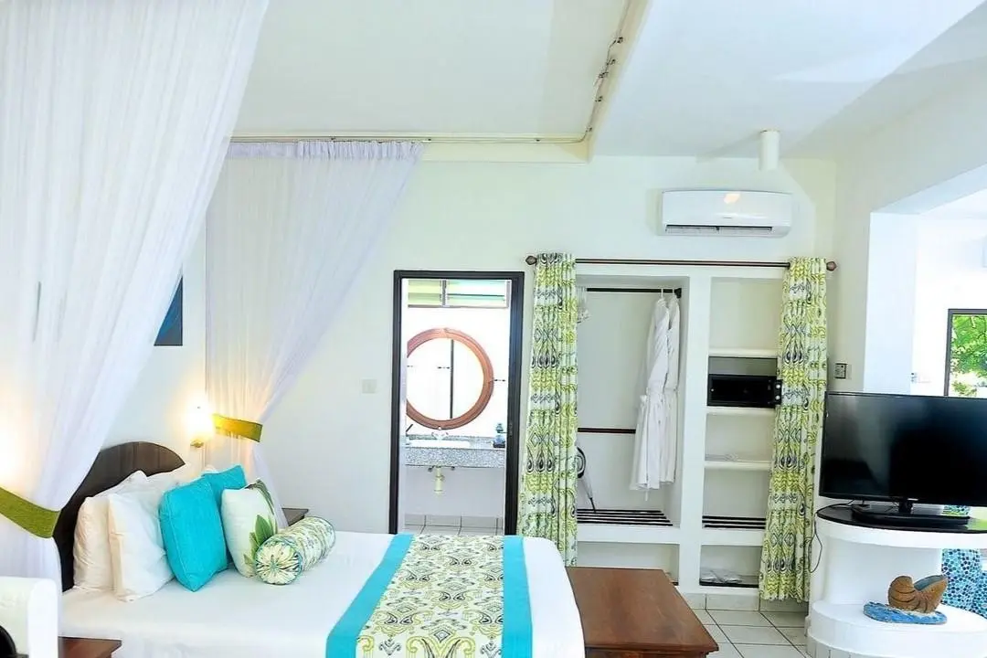 Śniegi Kilimandżaro + Traveller's Beach Hotel & Club — VOYAGER BEACH RESORT