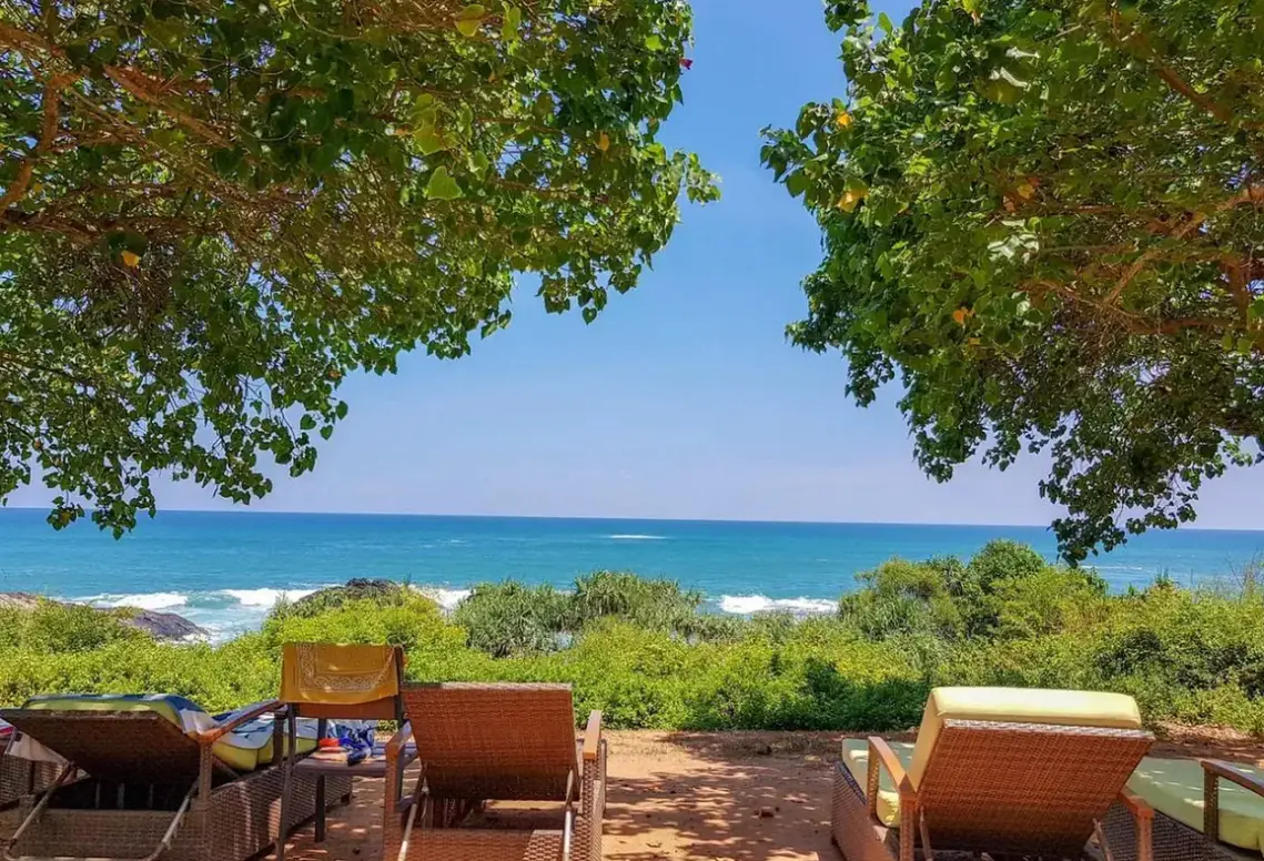 Plaża przy hotelu Sooriya Resort & Spa