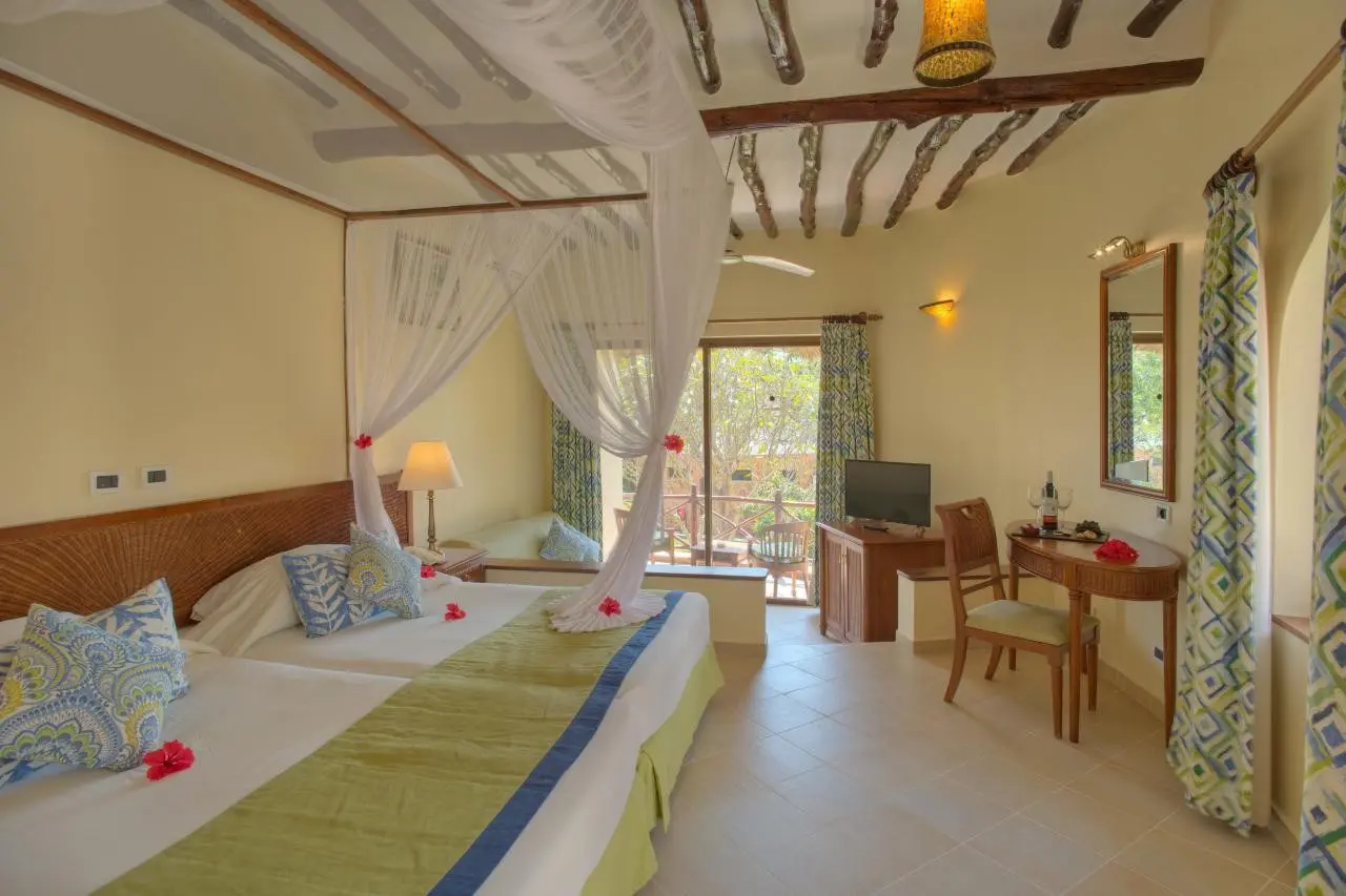 Sultan Sands Island Resort — SULTAN SANDS ISLAND RESORT