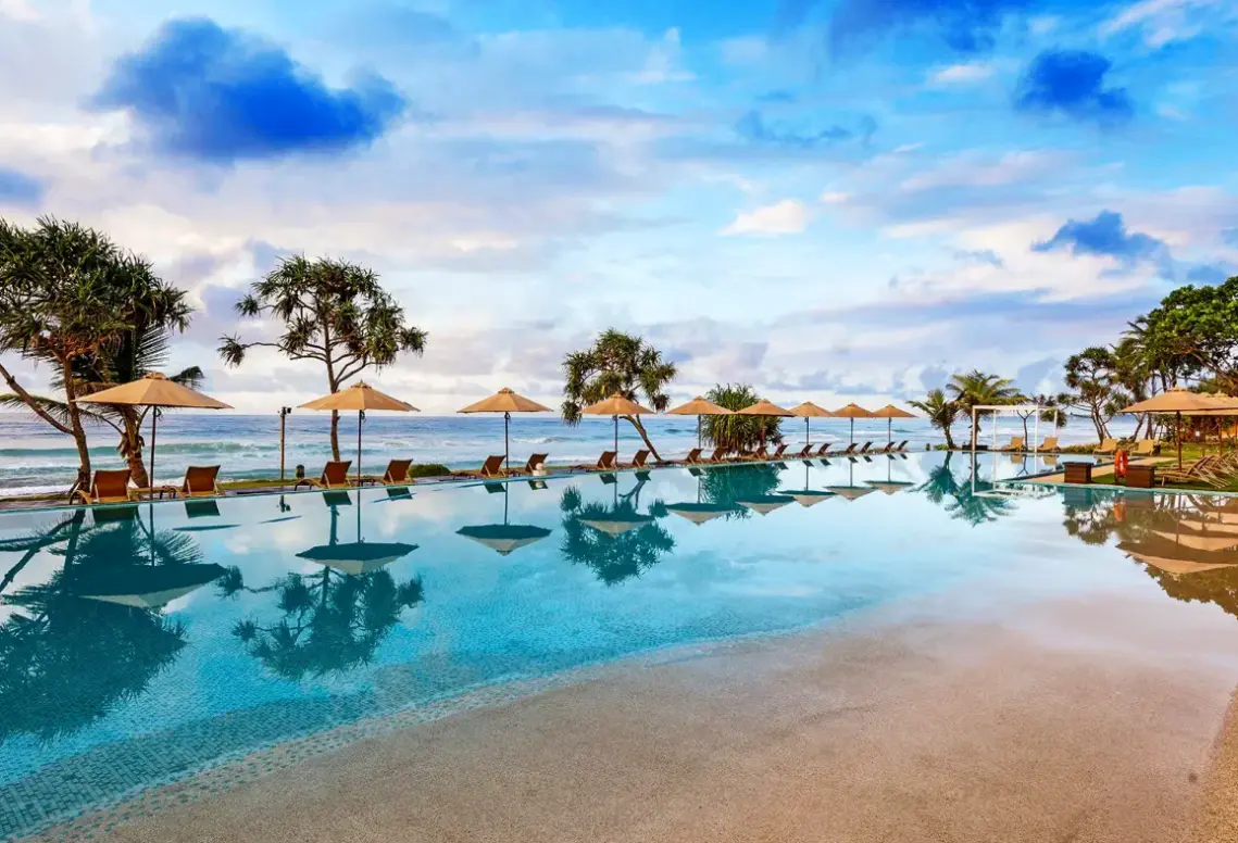 Basen w hotelu The Fortress Resort & Spa