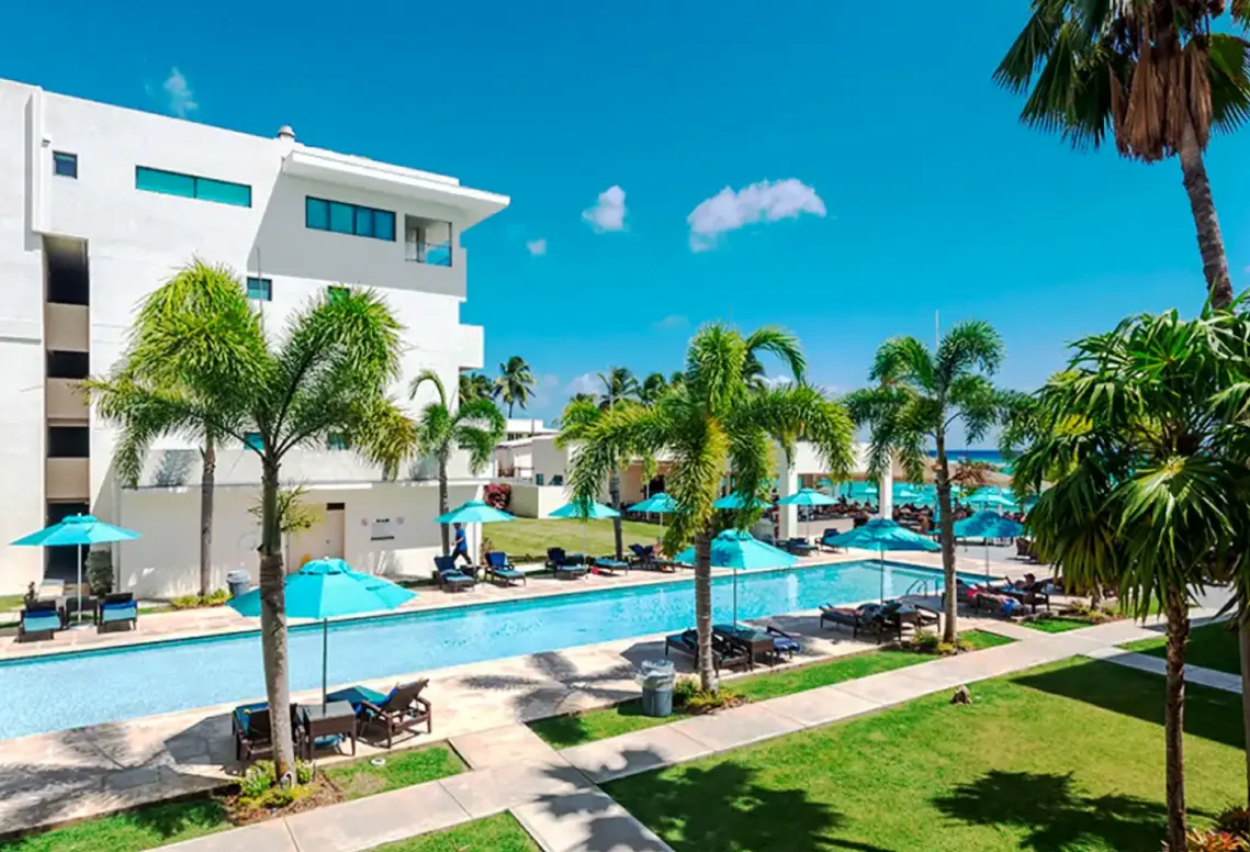 Basen w hotelu The Sands Barbados