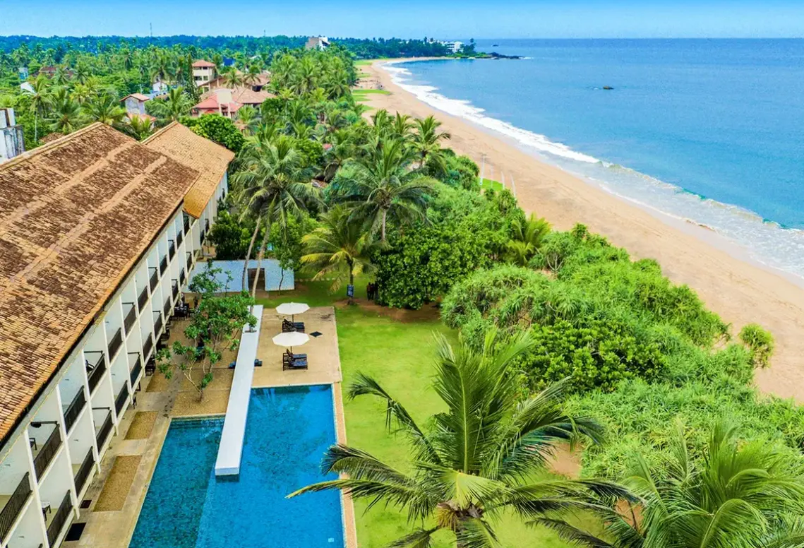 Plaża przy hotelu The Temple Tree Resort & Spa