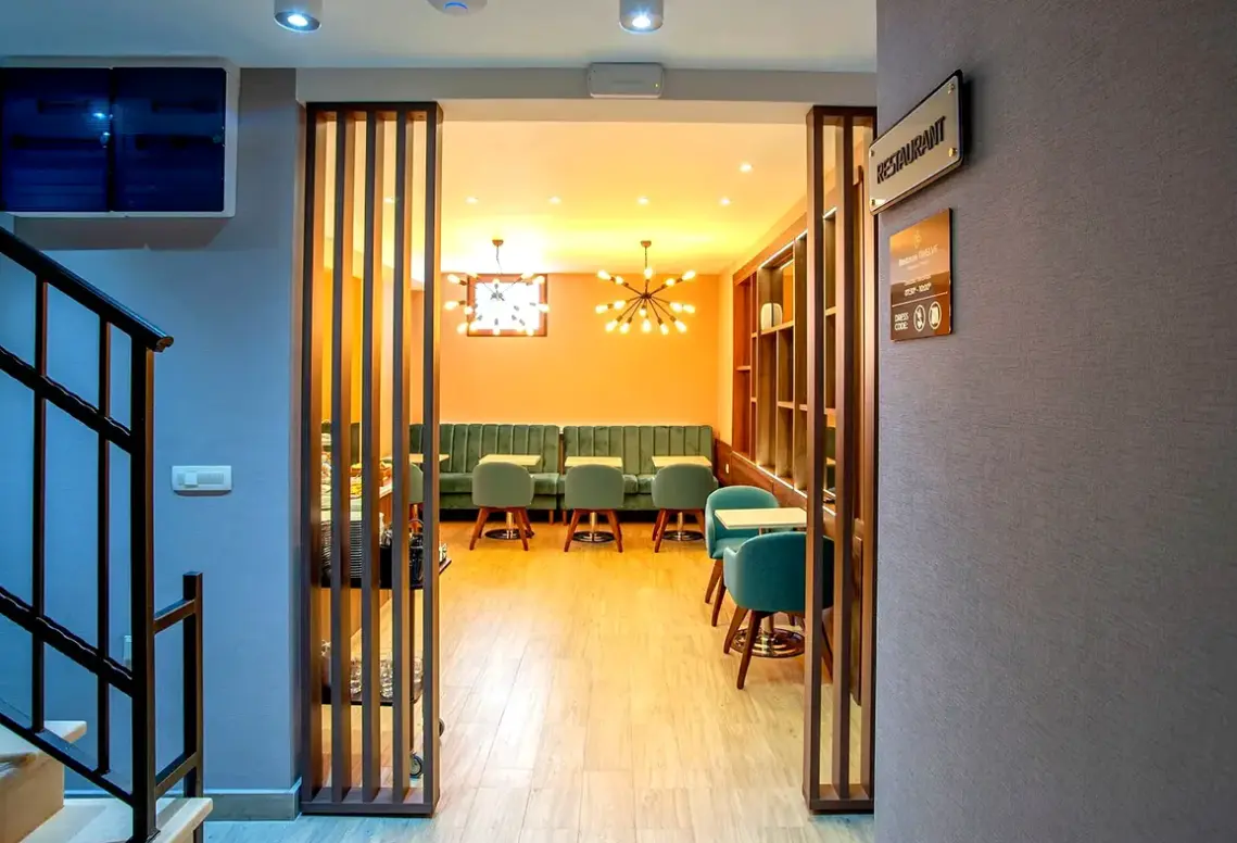 Restauracja i jedzenie w hotelu Twelve by Aycon