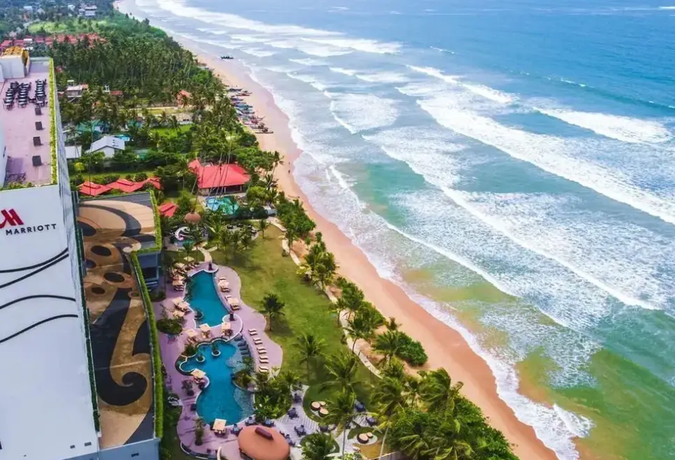 Plaża przy hotelu Weligama Bay Marriott Resort & Spa