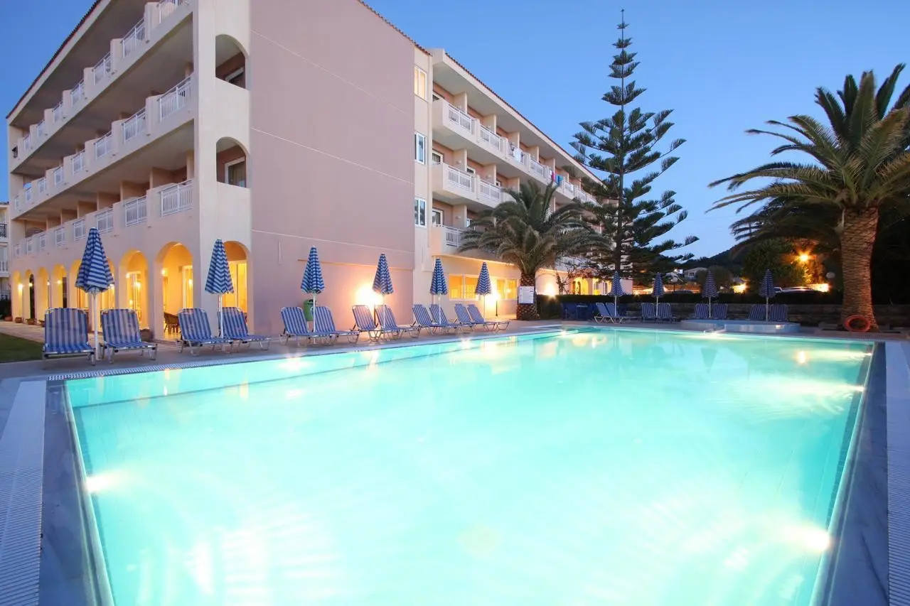 Basen w hotelu Zakantha Beach