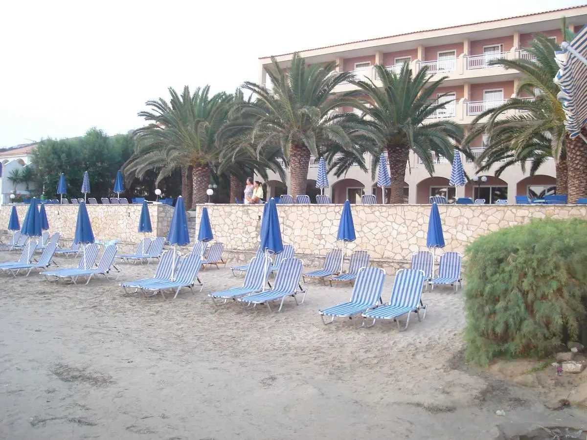 Plaża przy hotelu Zakantha Beach