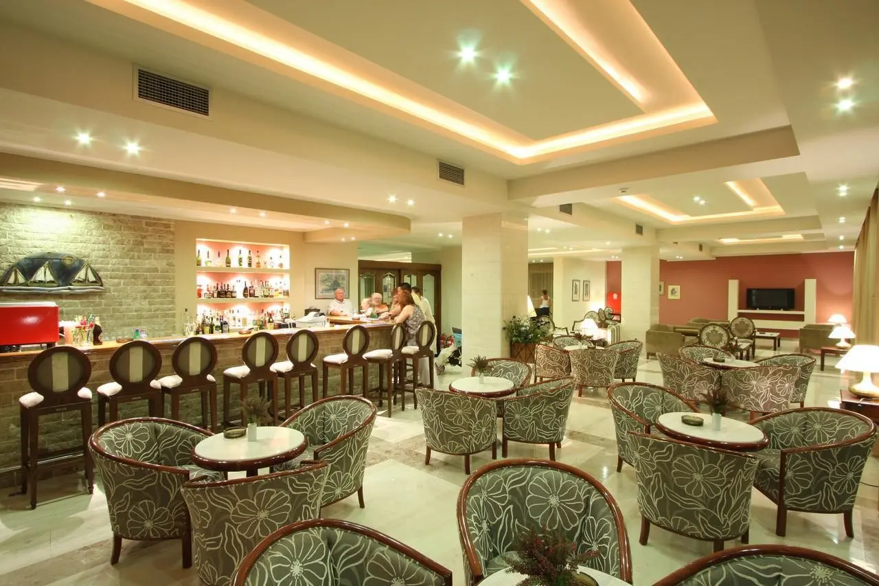 Restauracja i jedzenie w hotelu Zakantha Beach